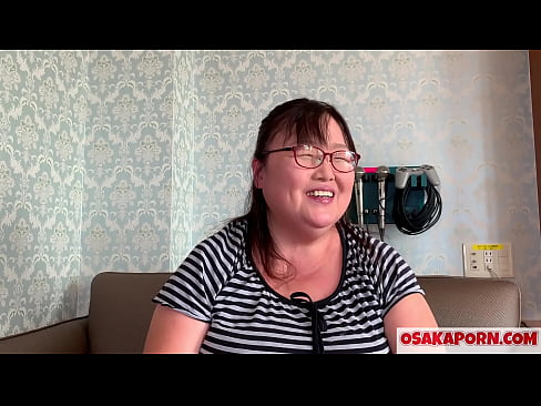 ❤️ Mama japoneză grasă își arată sânii uriași și se bucură de o jucărie sexuală. O mamă asiatică de 51 de ani vorbește despre experiența ei sexuală. Yukiko 1 OSAKAPORN milf grasă. ❤️ at us ❌️❤