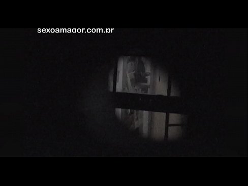 ❤️ Blondina este filmată în secret de un voyeur din cartier ascuns în spatele unor cărămizi goale ❤️  at us ❌️❤