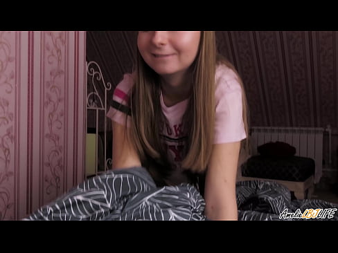 ❤️ Blondina îi suge adânc prietenei ei și primește spermă în gură ❤️  at us ❌️❤