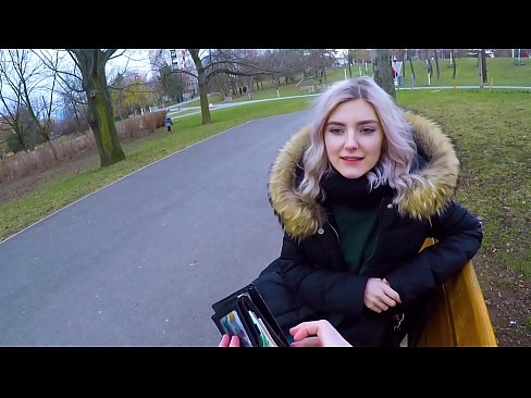 ❤️ Înghite sperma fierbinte a unui străin pentru bani - muie în parc de Eva Elfie ❤️ at us ❌️❤